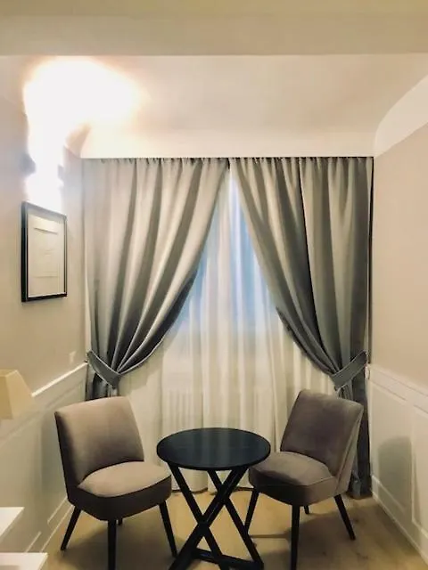 Booking Florence 0*,